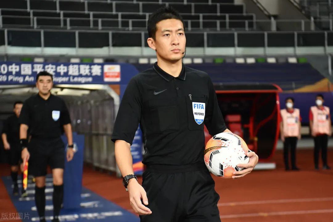 赛前全明星赛焦点战，成都蓉城战术微调，质疑声仍在，身体对抗强度拉满的简单介绍