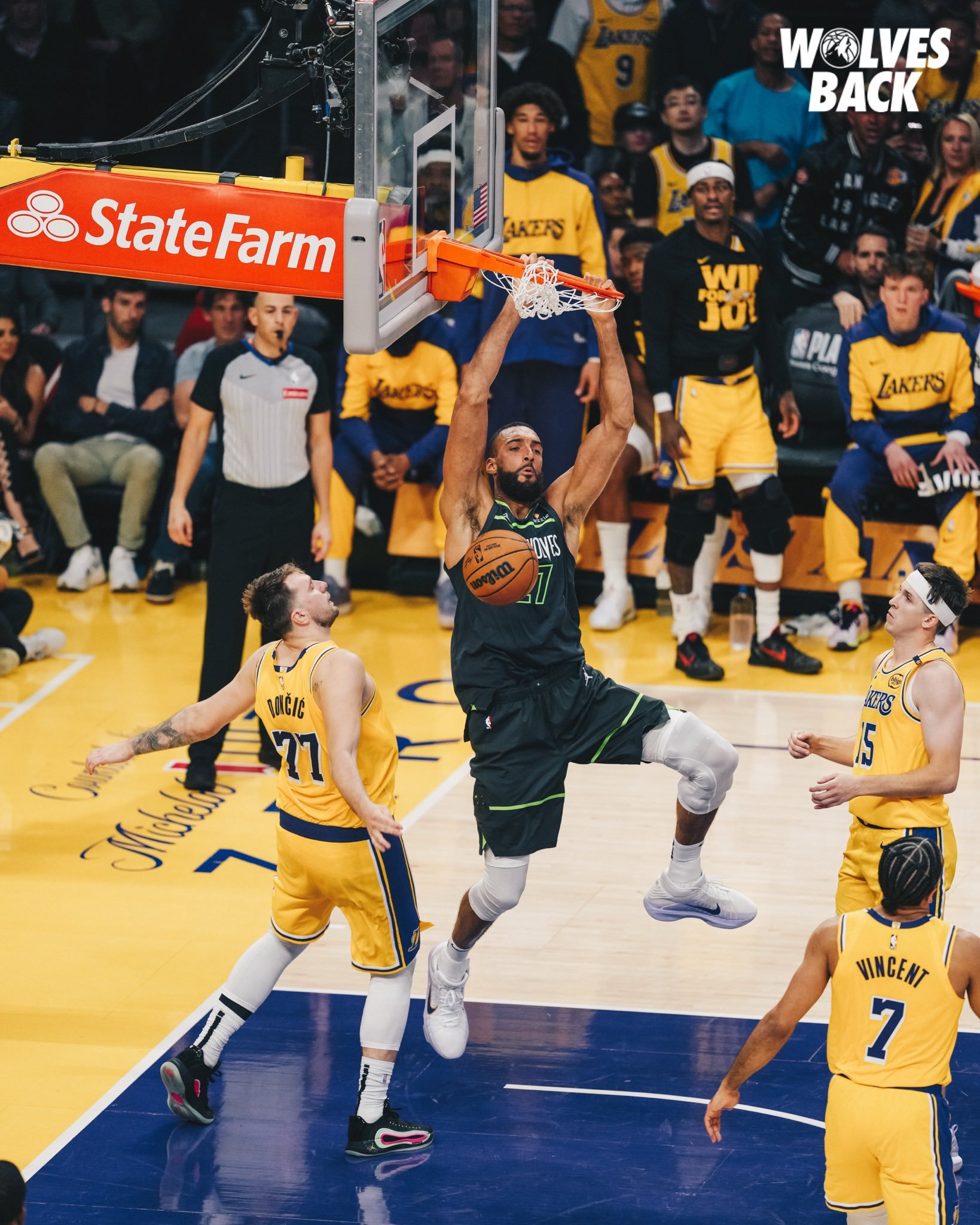 九游中国-清晨NBA季后赛焦点战；门兴格拉德巴赫绝杀压哨；话题不断；赛程密集仍需轮换的简单介绍