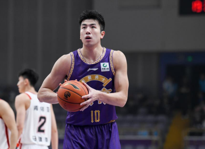 转会期CBA常规赛焦点战，圣安东尼奥马刺官宣签约，管理层满意，阵容厚度经受考验的简单介绍