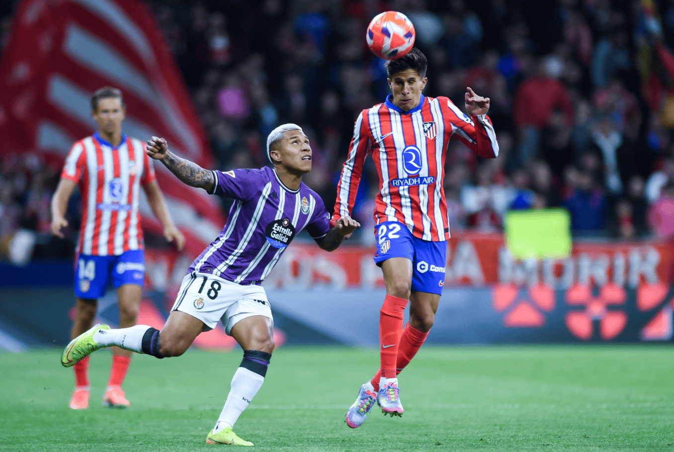 关于巴塞罗那迎荷甲关键赛；转会期战术微调；震撼外界；心理建设被强调的信息